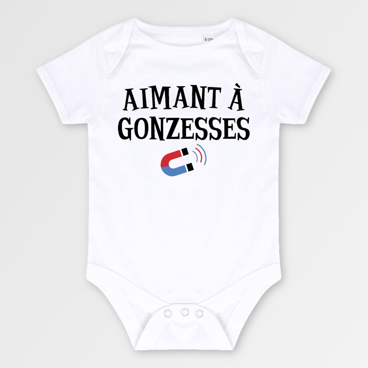 http://tshirt-culte.com/cdn/shop/products/body-bebe-aimant-a-gonzesses-blanc-825194.jpg?crop=center&height=1200&v=1690554339&width=1200