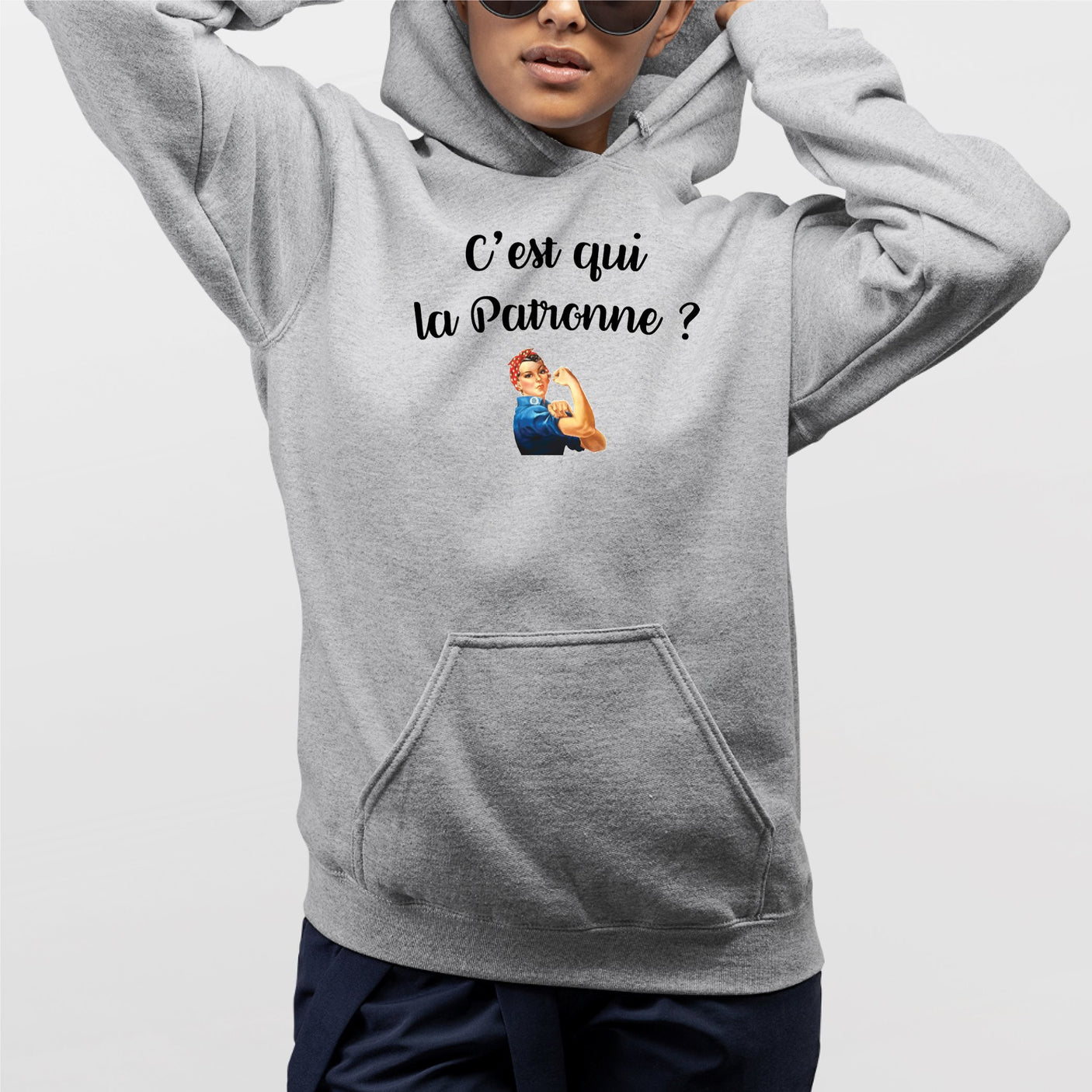 Sweat Capuche Adulte C'est qui la patronne Gris