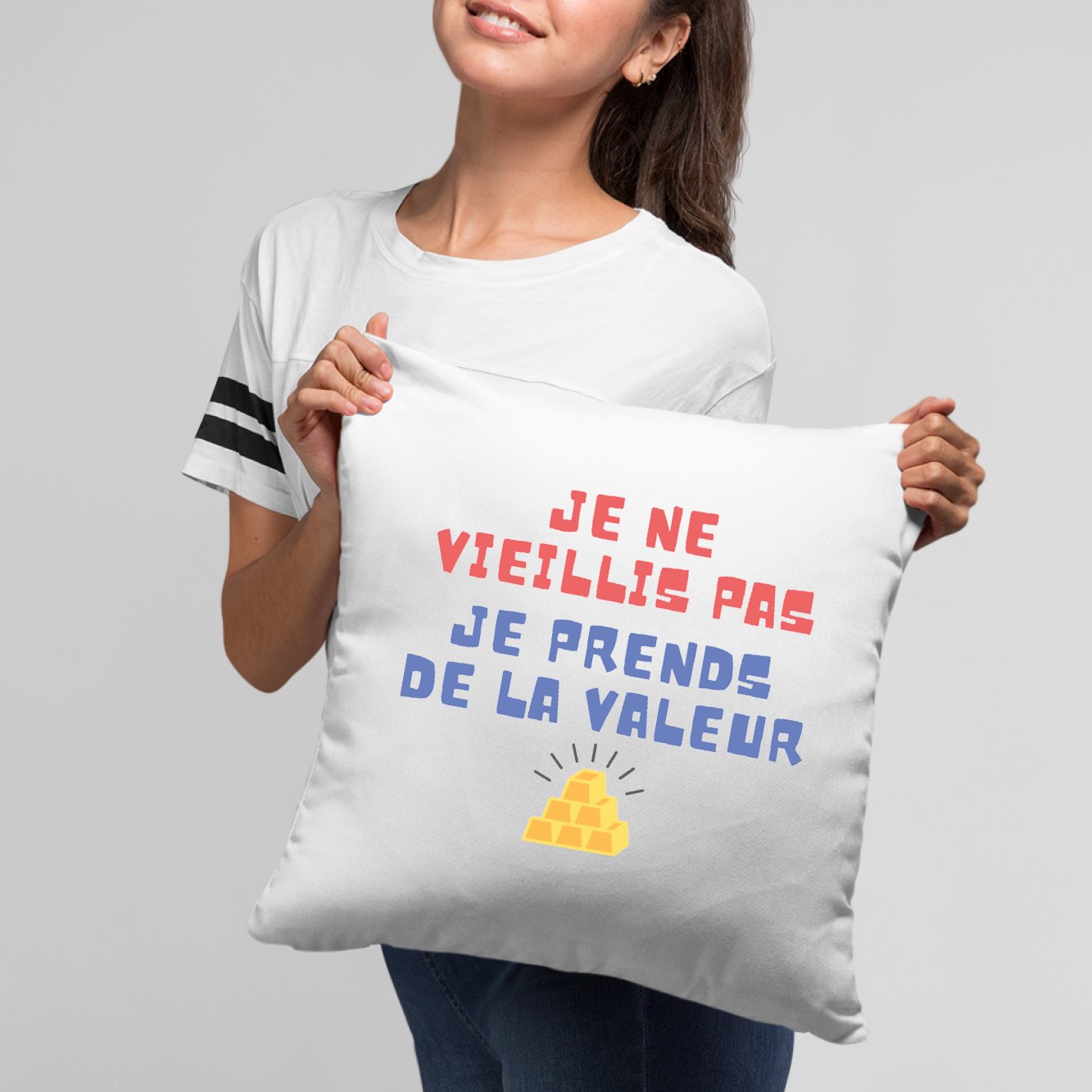 Coussin Je ne vieillis pas je prends de la valeur Blanc