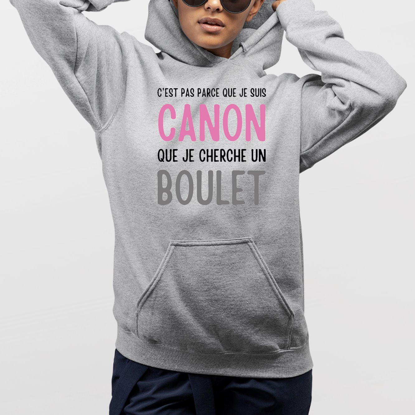 Sweat Capuche Adulte Je suis canon mais je ne cherche pas un boulet Gris